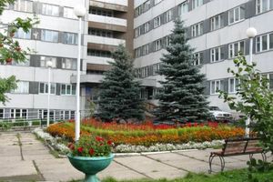 В Красноярске врио главврача госпиталя ветеранов войн выпала из окна 5-го этажа больницы
